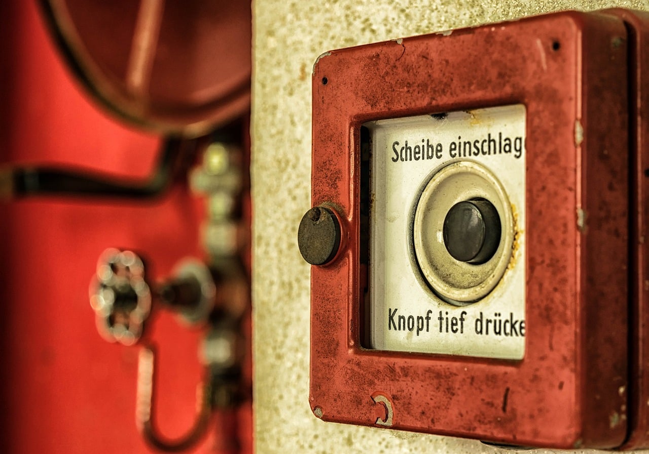 Wie man das Brandrisiko von Photovoltaikanlagen minimiert: Bewährte Maßnahmen zur Sicherheit